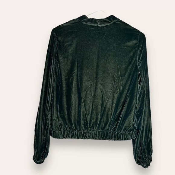 Elegant and lovely EUC Banana Republicblic low cut top - Picture 2 of 5